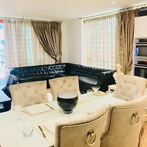 https://luxury-apartment-north-greenwich-london.cambridgehotelsuk.com